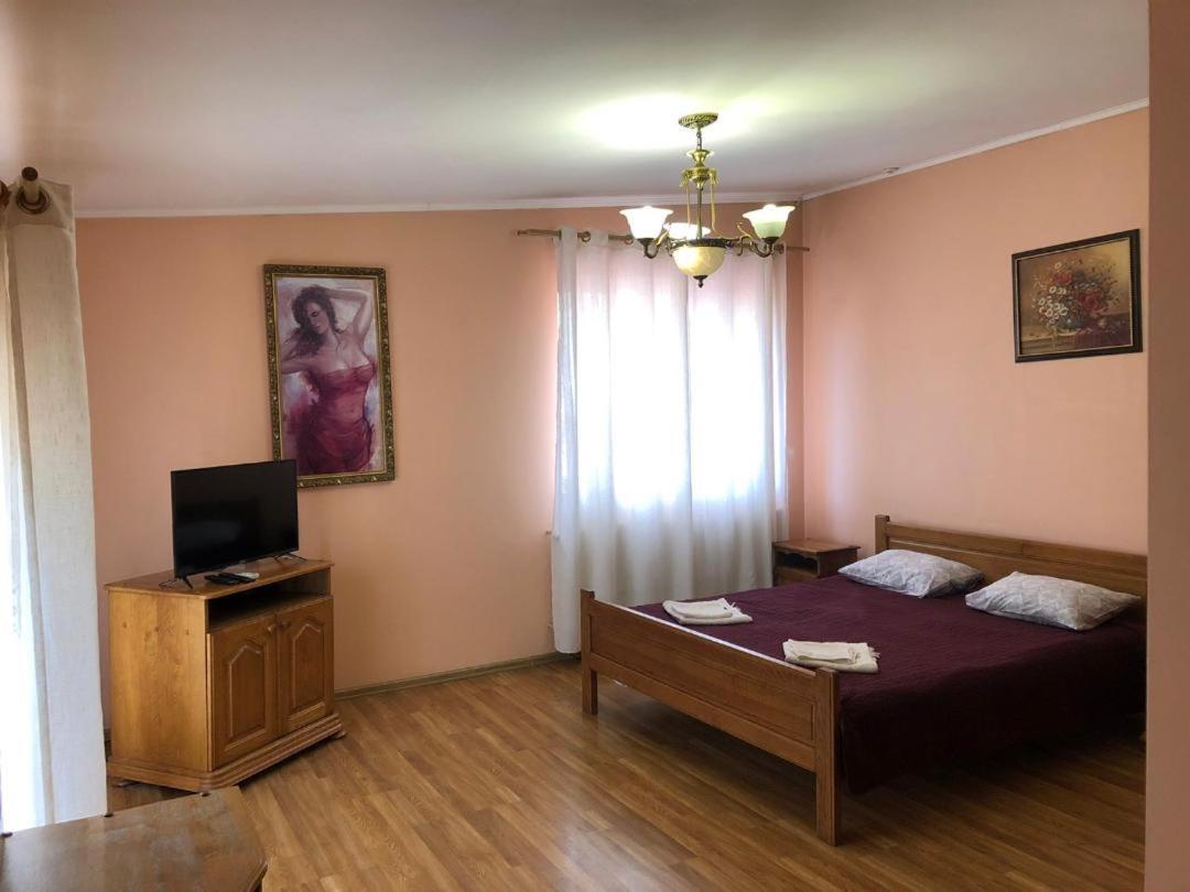 Hotel Nikolet Мукачеве Екстериор снимка